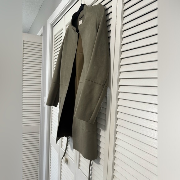 Women's Coat - Picture 1 of 6